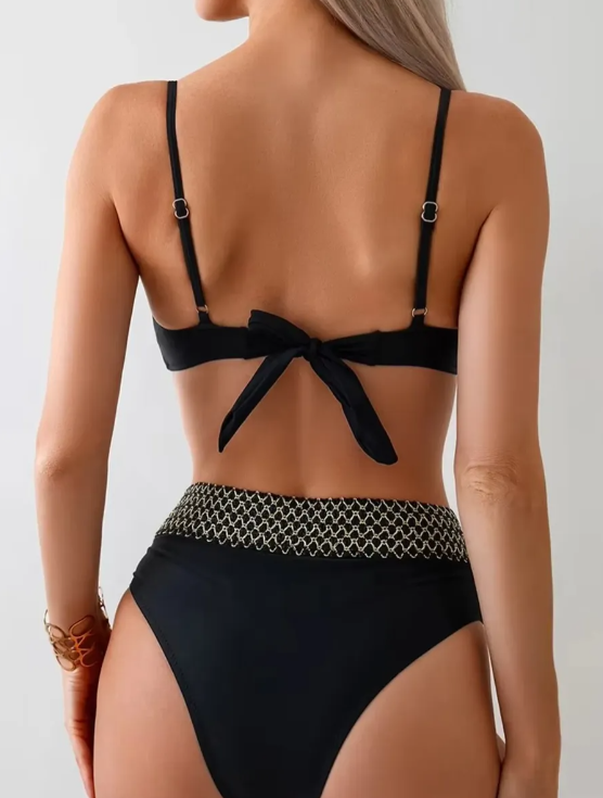 Bikini Negro Tiro Alto Detalle Aros